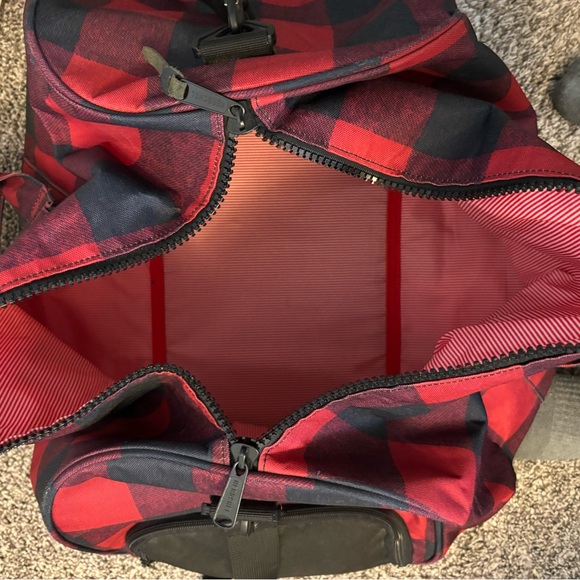 Herschel Duffel Bag & Toiletry Case - Picture 5 of 7